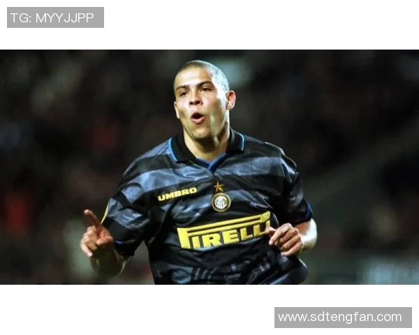 高清足球明星卫星人图片展示探索运动与科技的完美结合